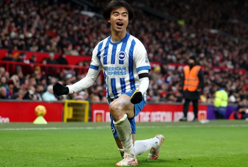 Kaoru Mitoma là ngôi sao bóng đá Nhật Bản nổi bật tại Premier League với lối chơi tốc độ và kỹ thuật