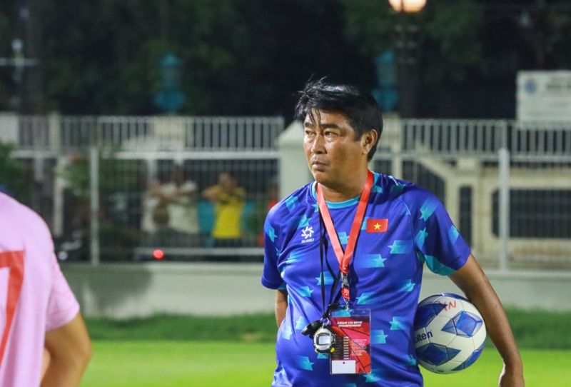 Với tư duy hiện đại và lối huấn luyện gần gũi, Trần Minh Chiến được xem là người thầy mẫu mực