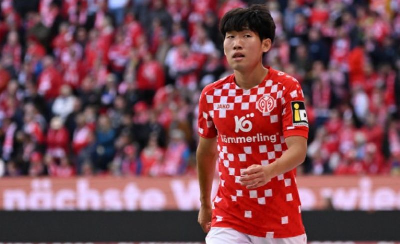 Anh thi đấu chủ yếu ở vị trí tiền vệ cánh hoặc tiền đạo cánh cho Pohang Steelers
